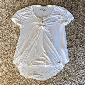white hollister tshirt